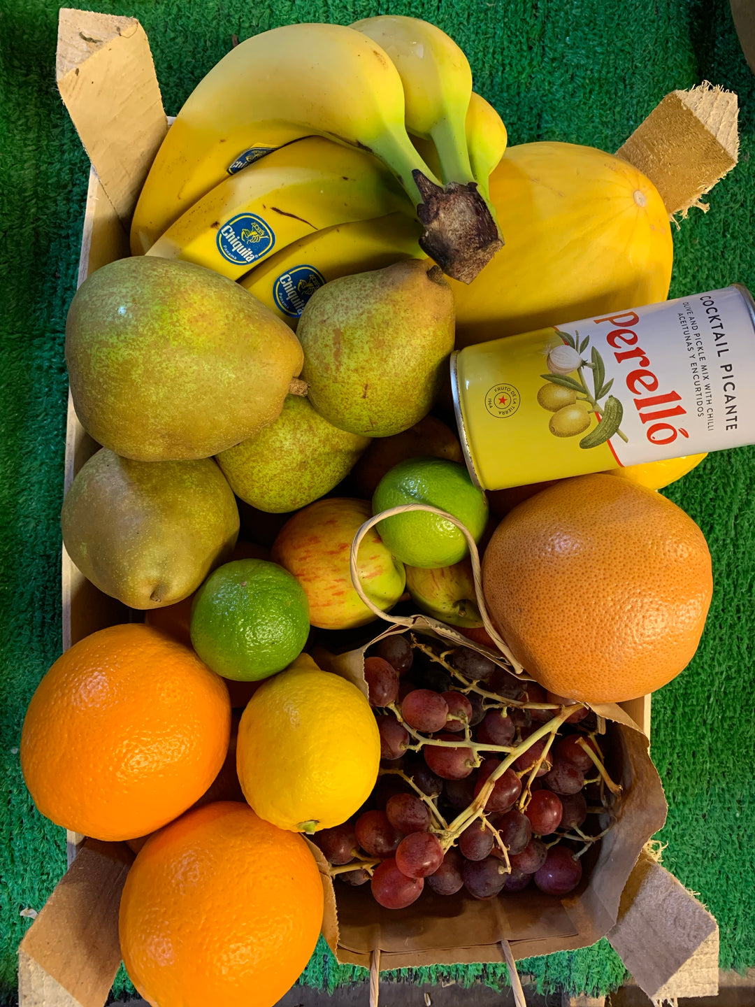 Deluxe fruit box with cocktail garnishes